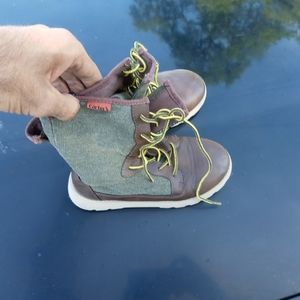 Carters kids boots size 1 preowned